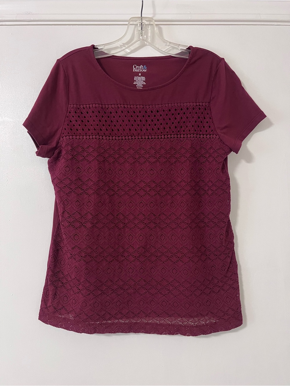 Croft & Barrow Women’s Burgundy Short Sleeve Diamond Lace Front Top Size M